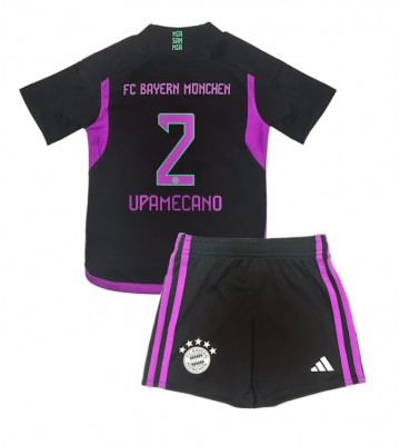 Bayern Munich Dayot Upamecano #2 Replika Babytøj Udebanesæt Børn 2023-24 Kortærmet (+ Korte bukser)